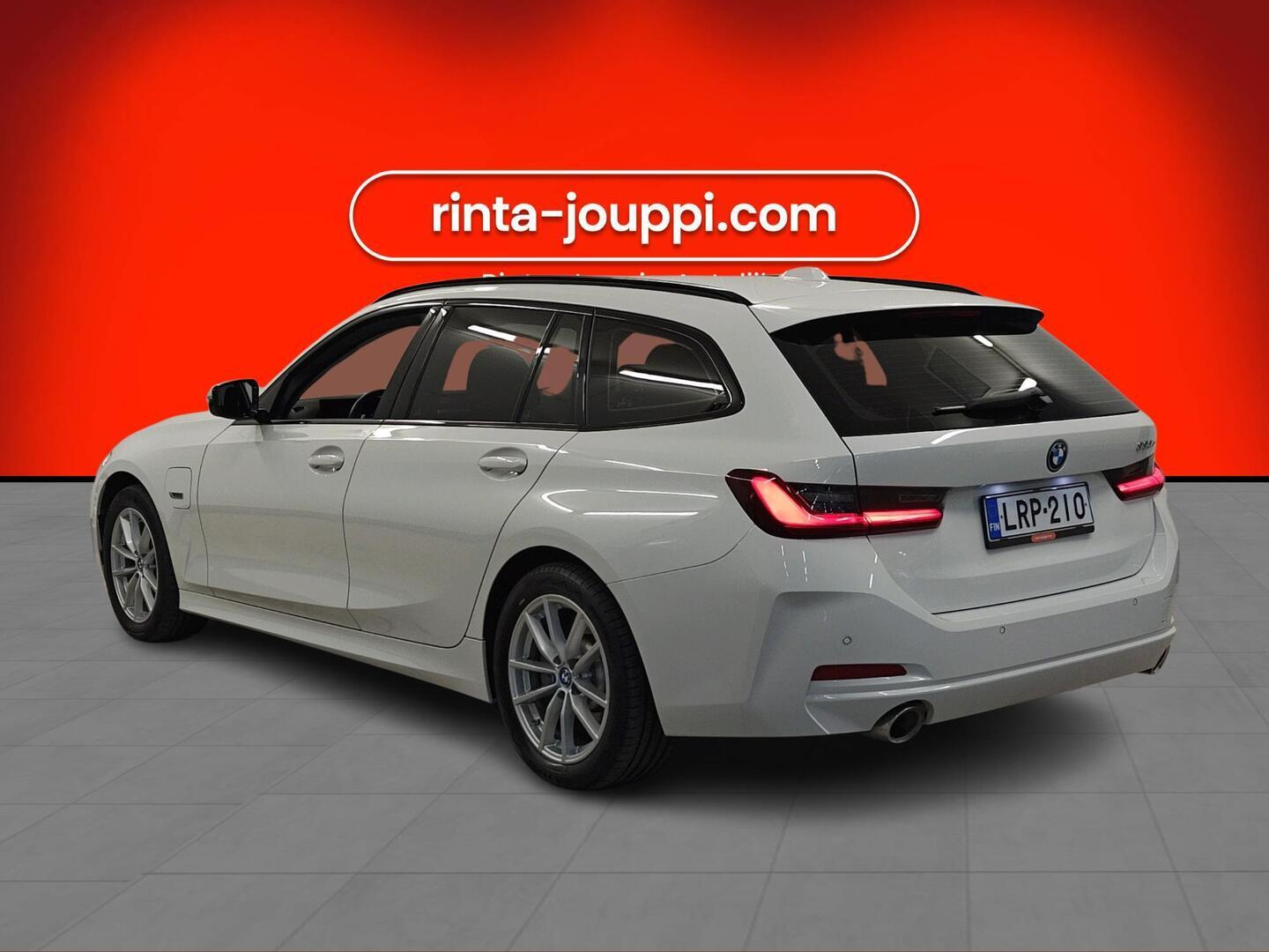 BMW 330 2022