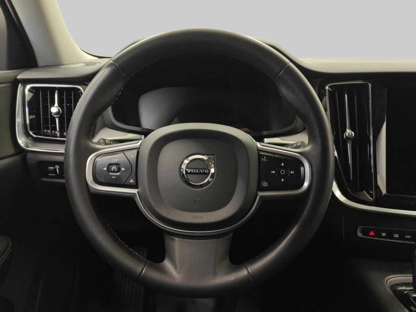 VOLVO V60 2022