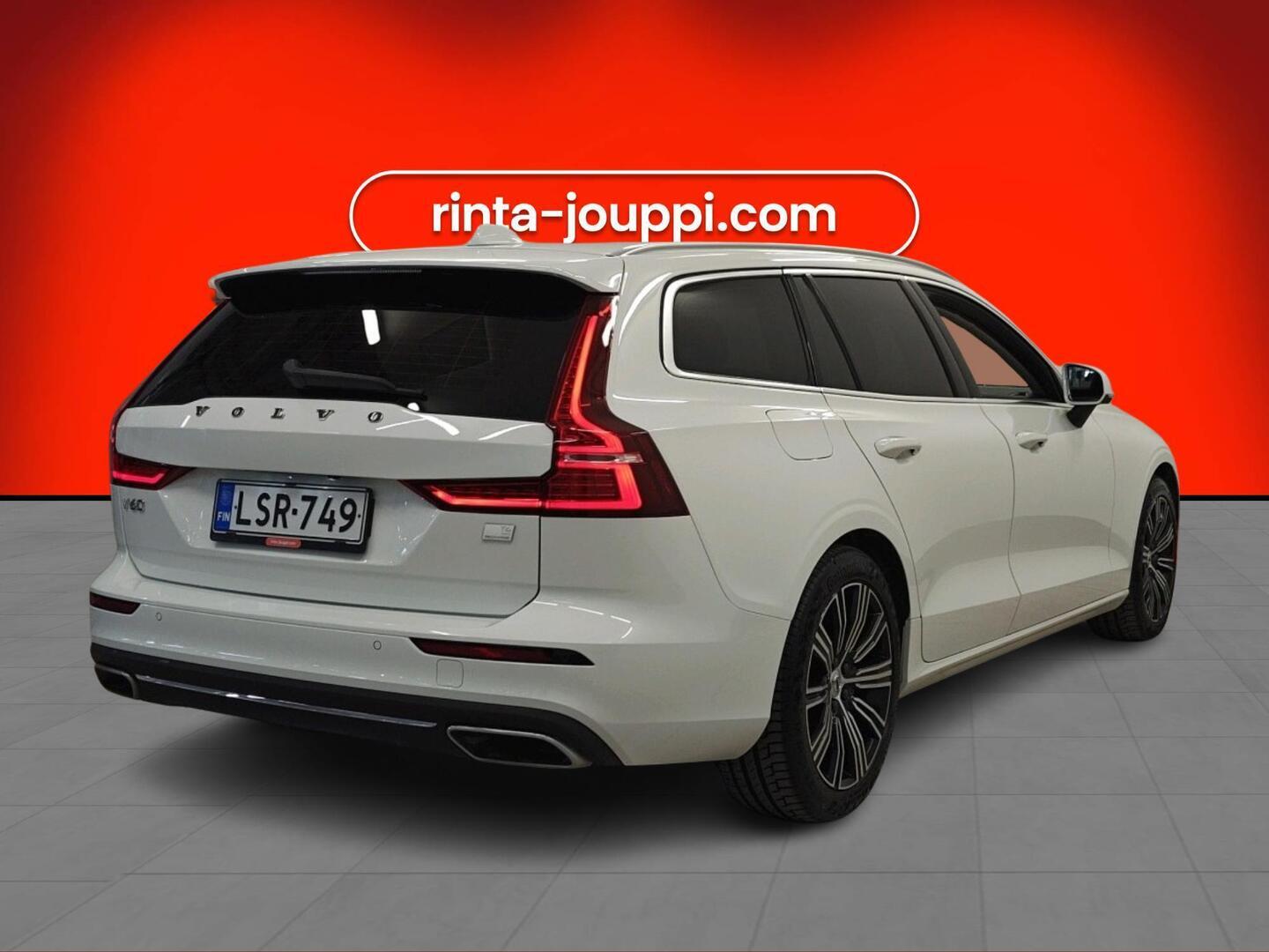 VOLVO V60 2022