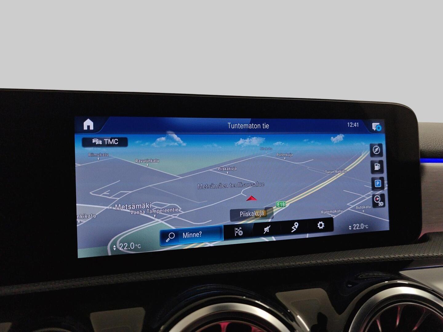 MERCEDES-BENZ A 2022