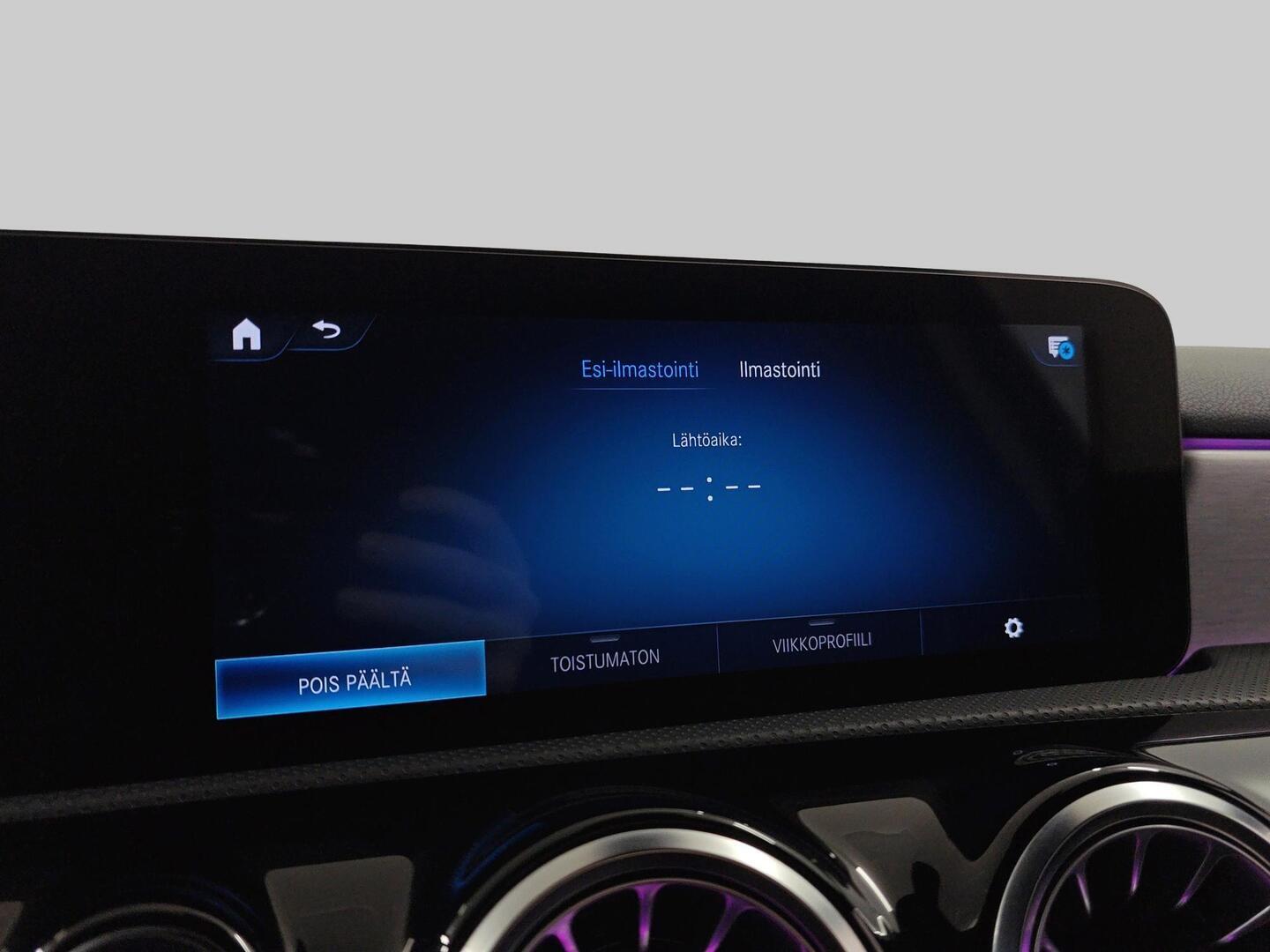 MERCEDES-BENZ A 2022