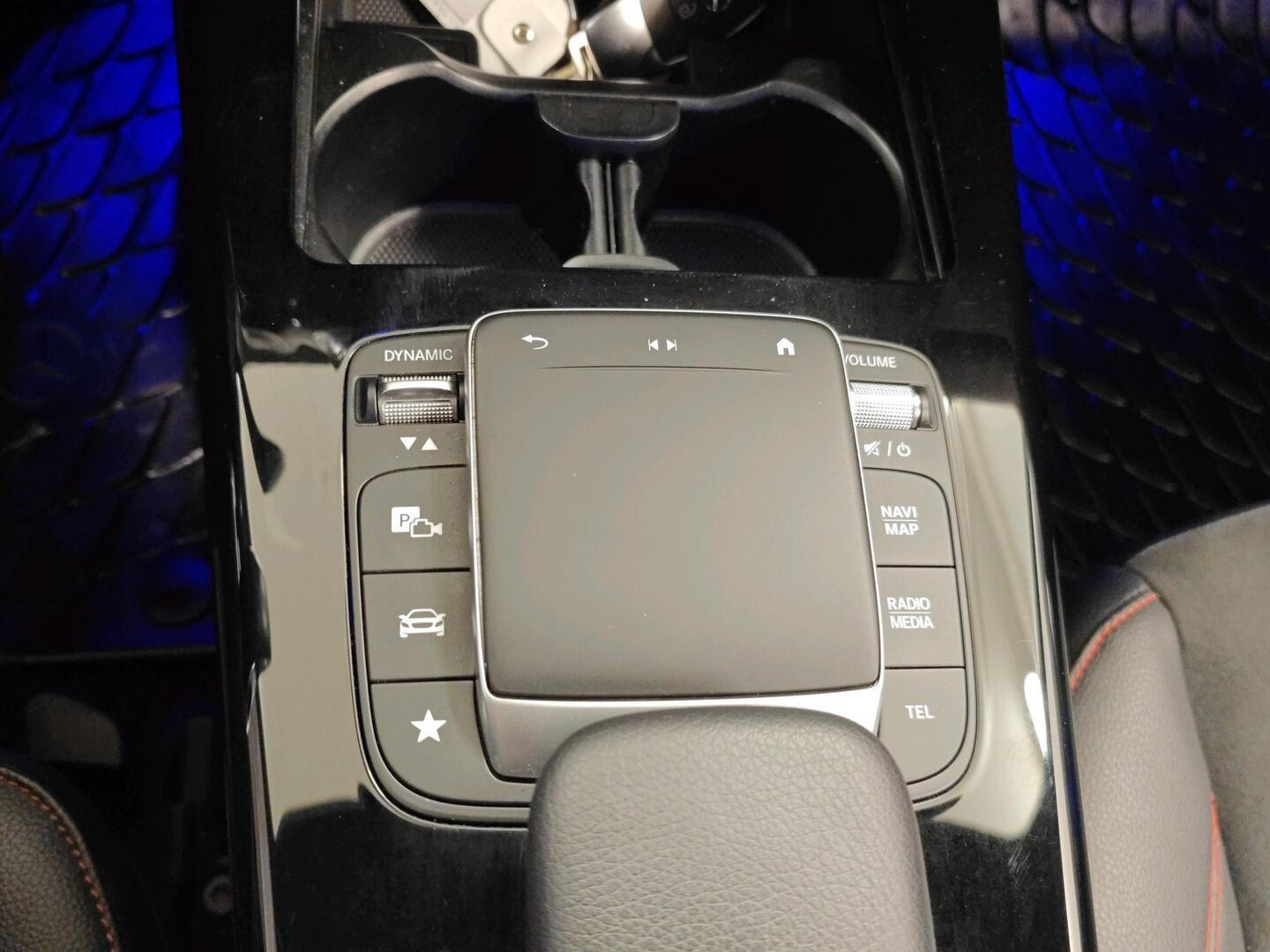 MERCEDES-BENZ A 2022