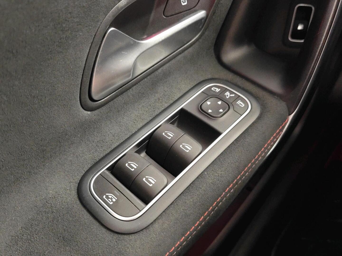 MERCEDES-BENZ A 2022