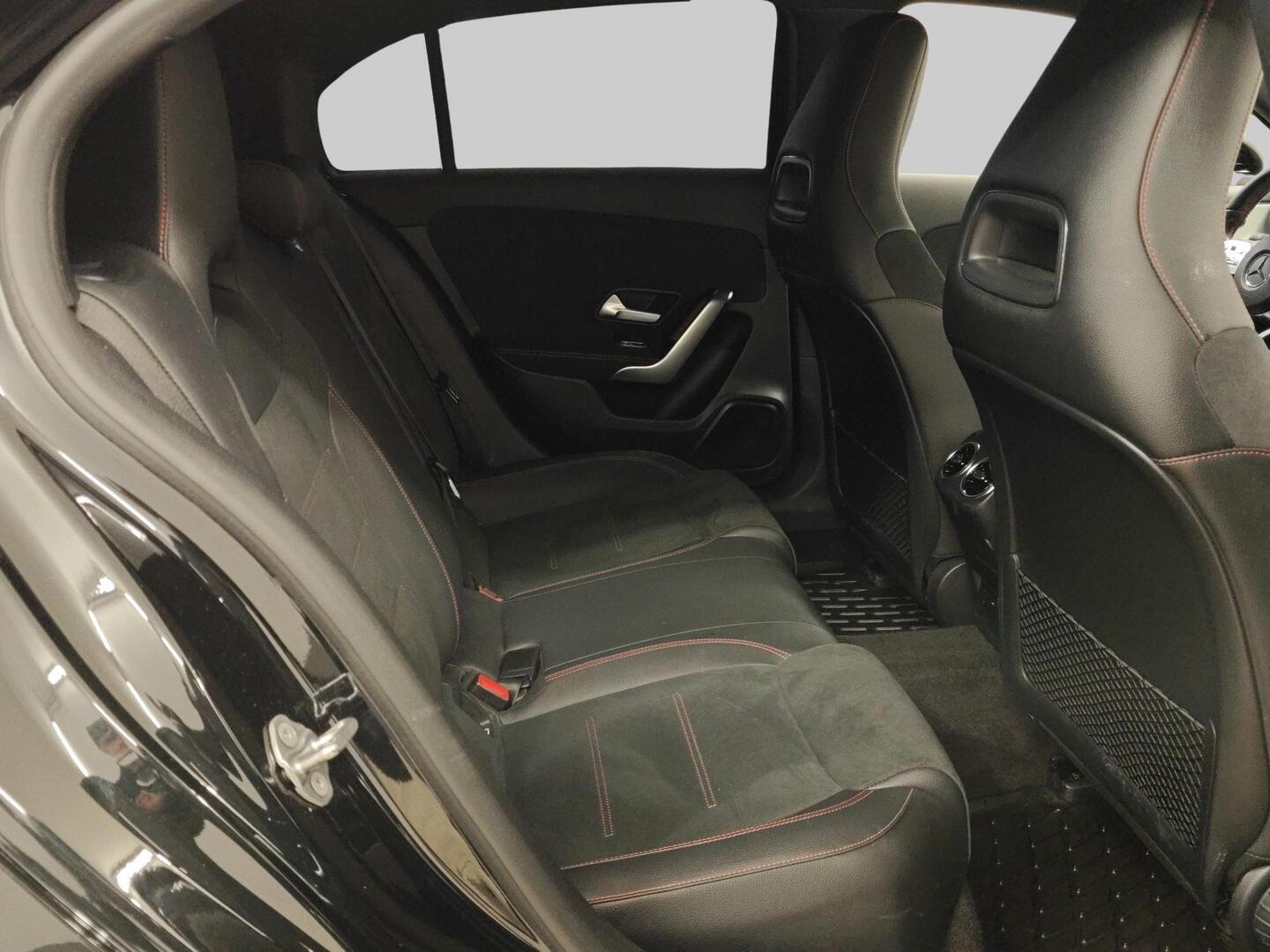 MERCEDES-BENZ A 2022