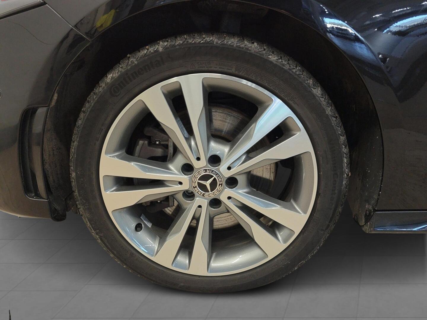 MERCEDES-BENZ A 2022