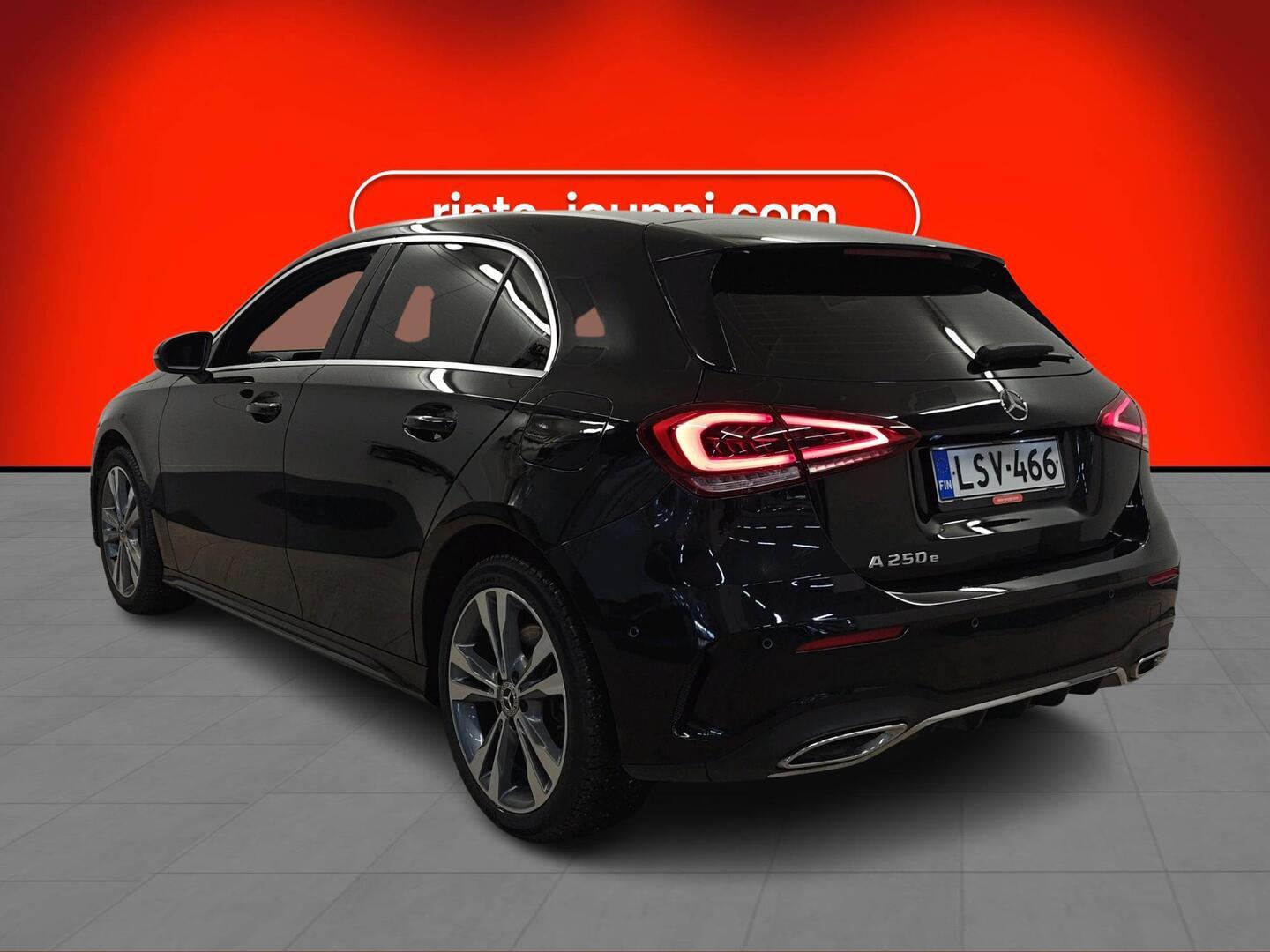 MERCEDES-BENZ A 2022