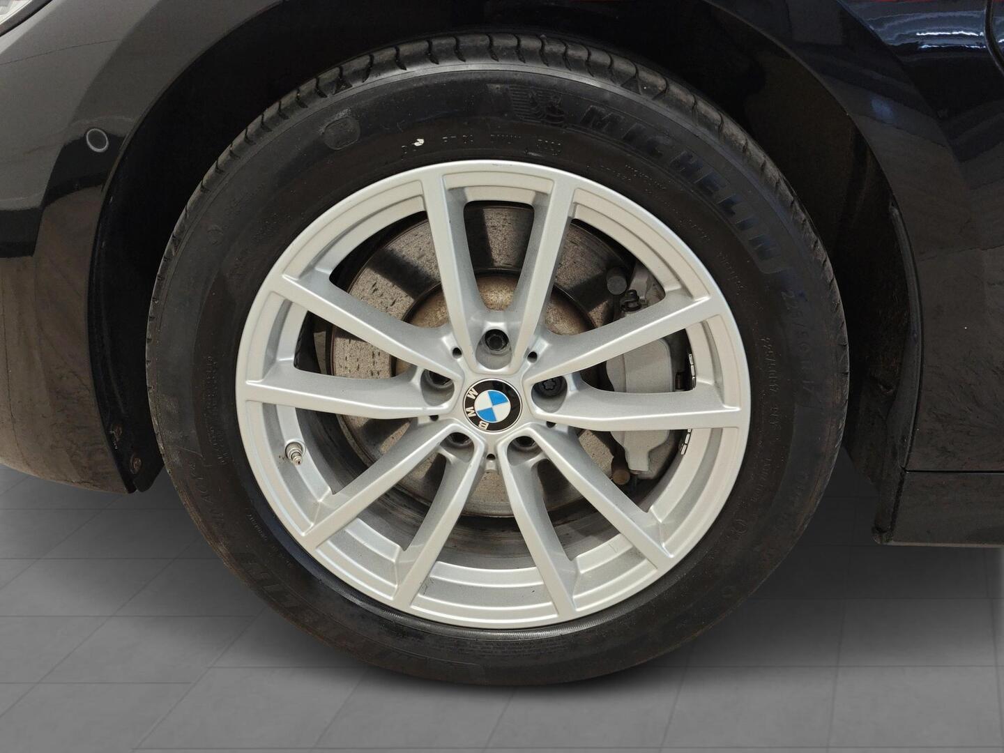 BMW 330 2021