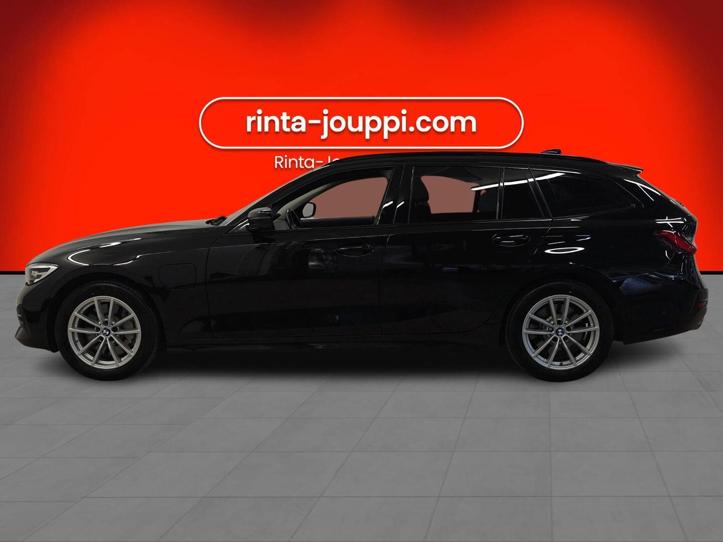 BMW 330 2021