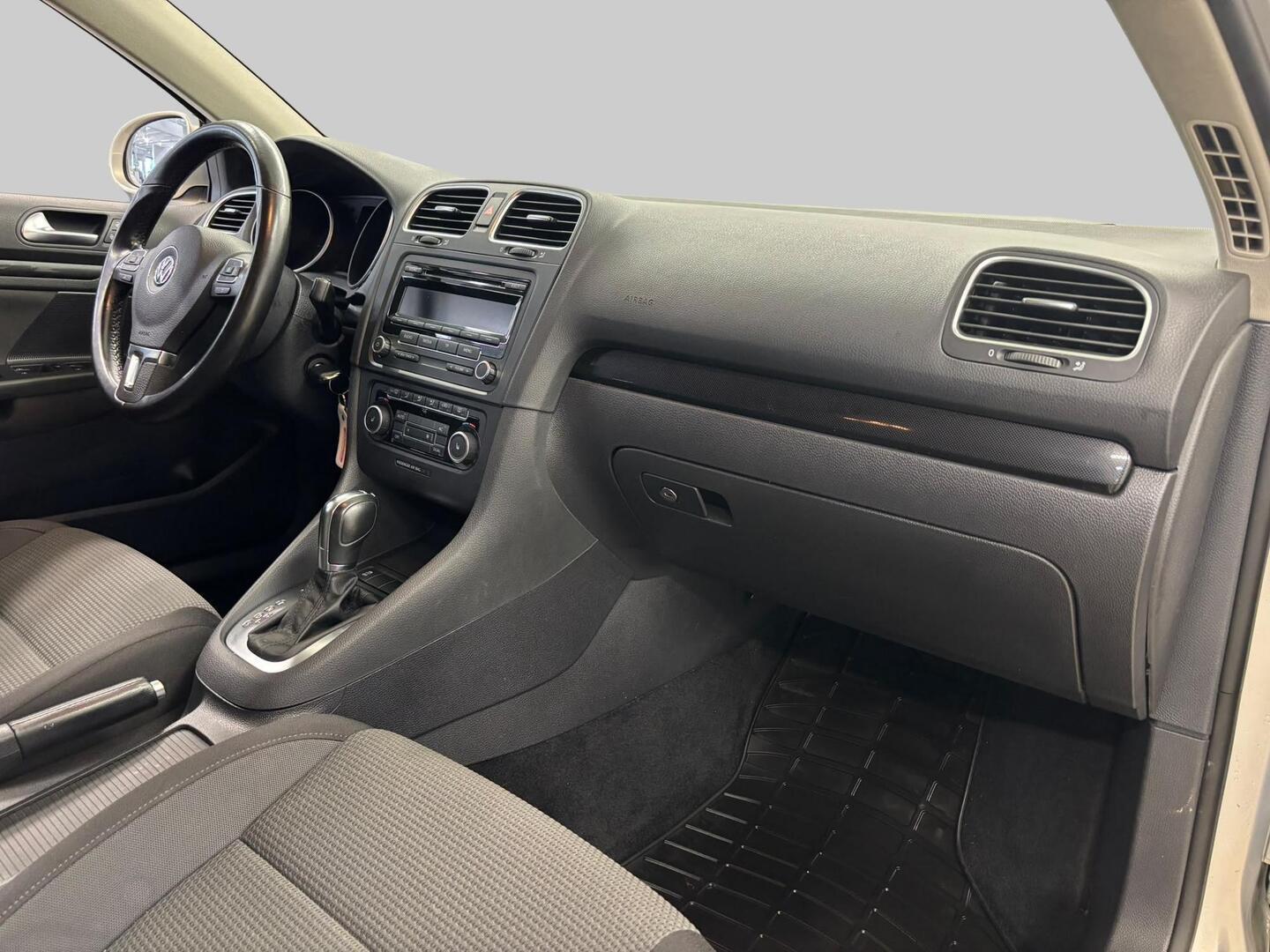 VOLKSWAGEN Golf 2011