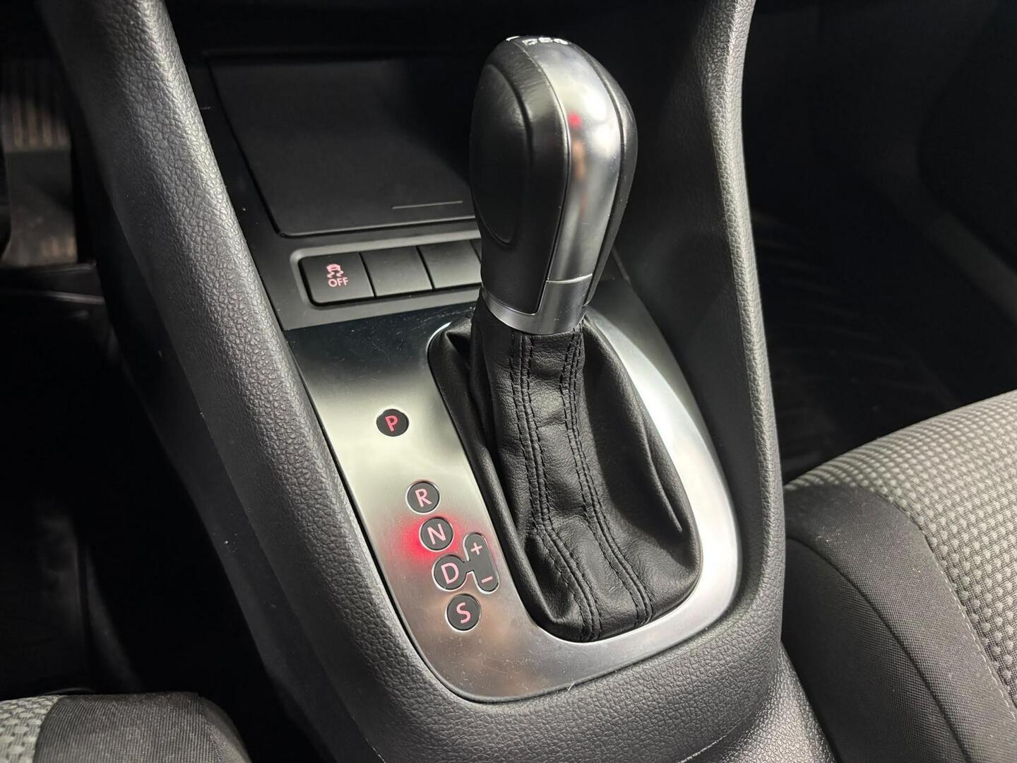 VOLKSWAGEN Golf 2011