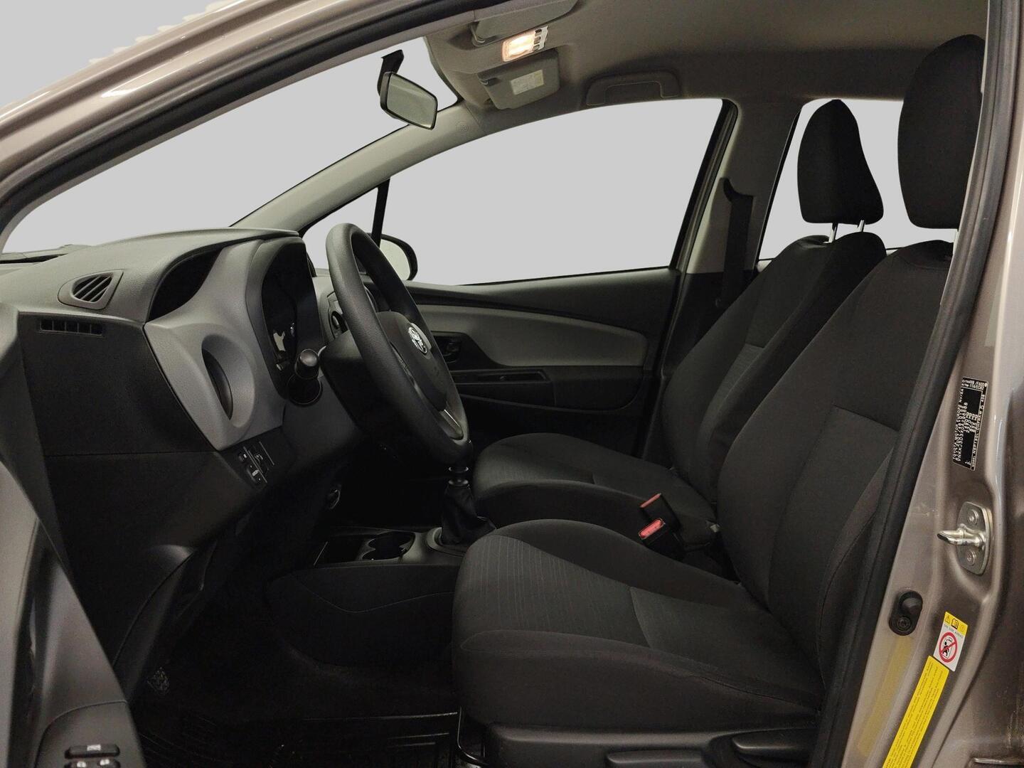 TOYOTA Yaris 2015