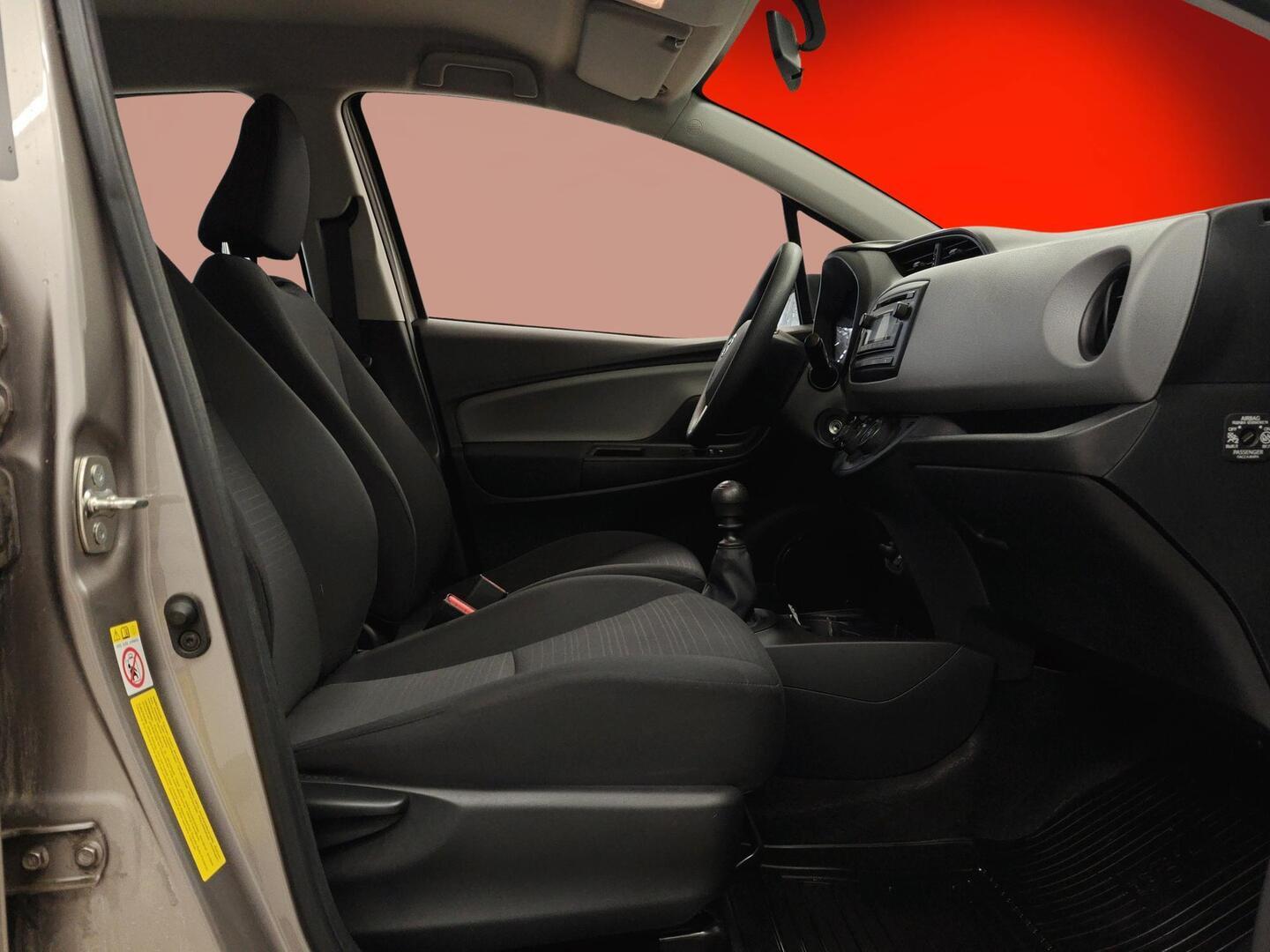 TOYOTA Yaris 2015