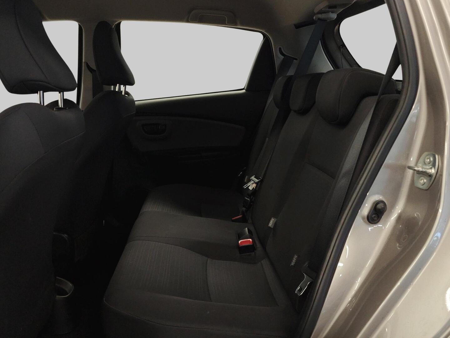 TOYOTA Yaris 2015