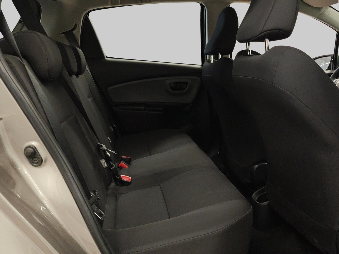 TOYOTA Yaris 2015