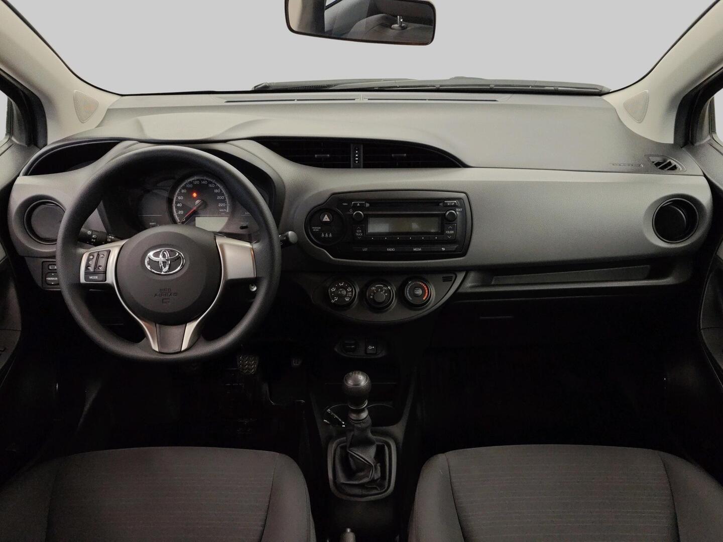 TOYOTA Yaris 2015