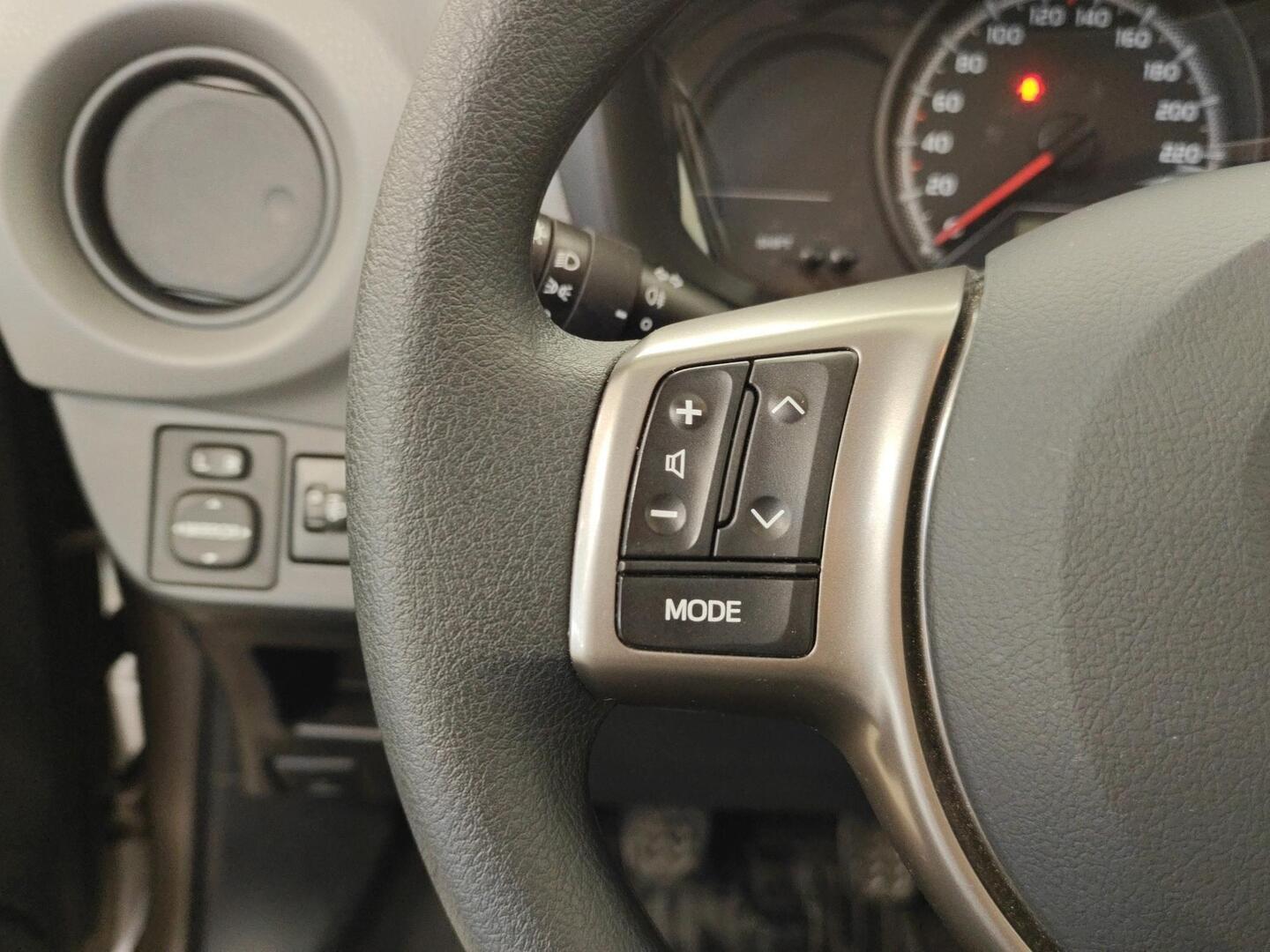 TOYOTA Yaris 2015