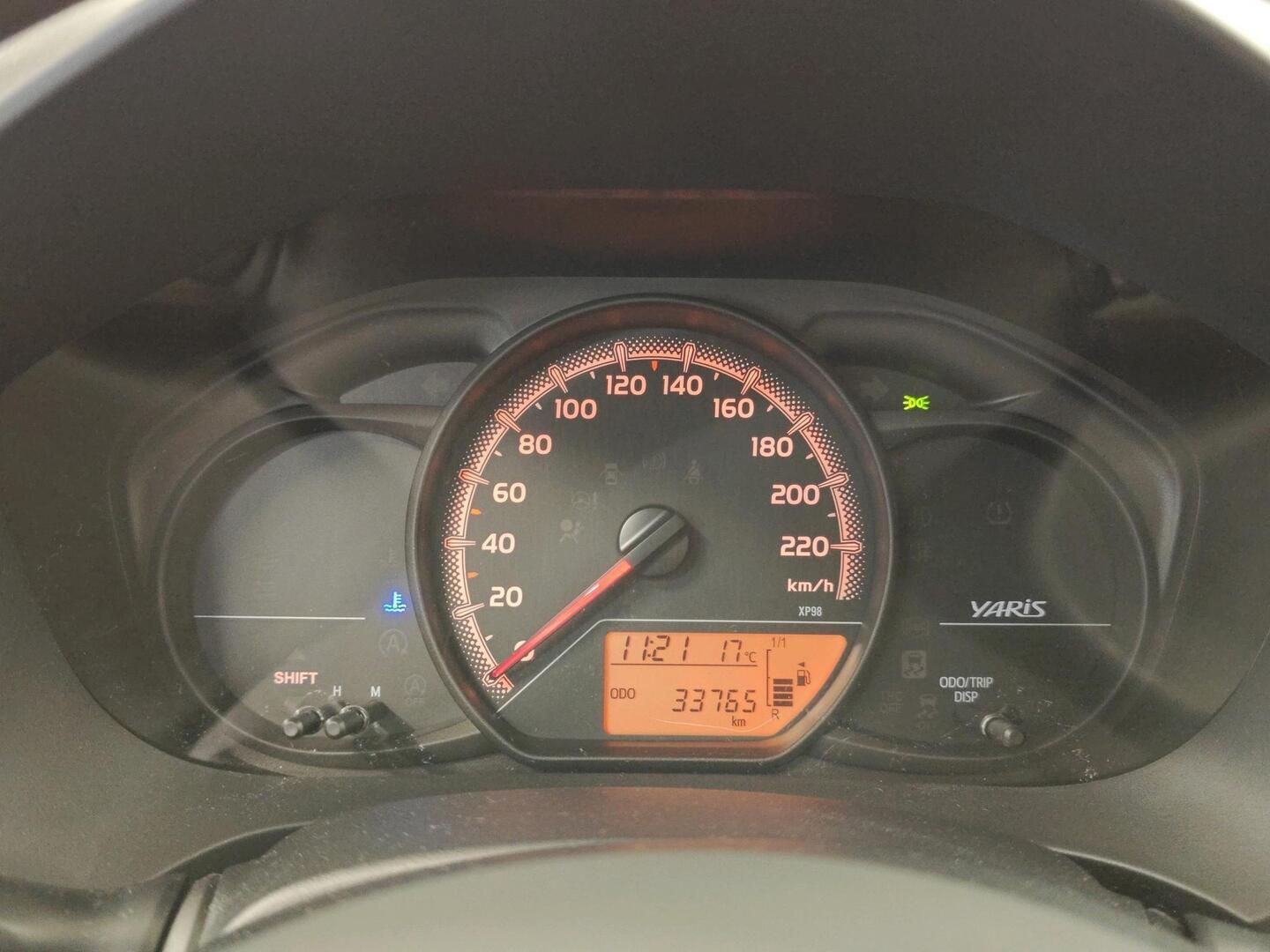 TOYOTA Yaris 2015