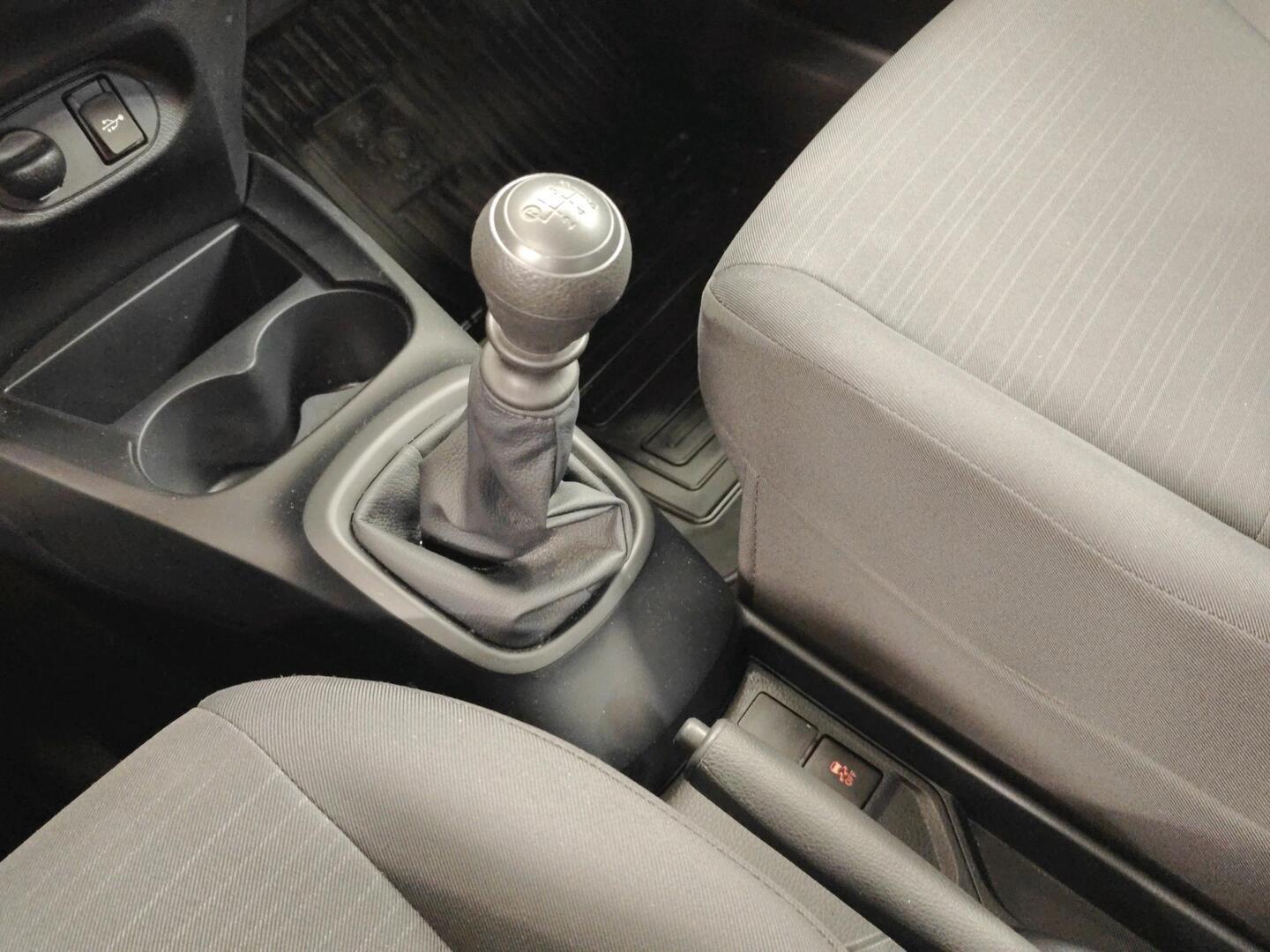 TOYOTA Yaris 2015