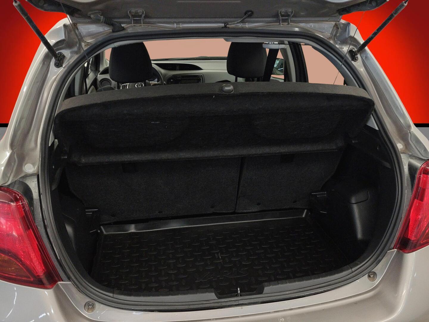 TOYOTA Yaris 2015