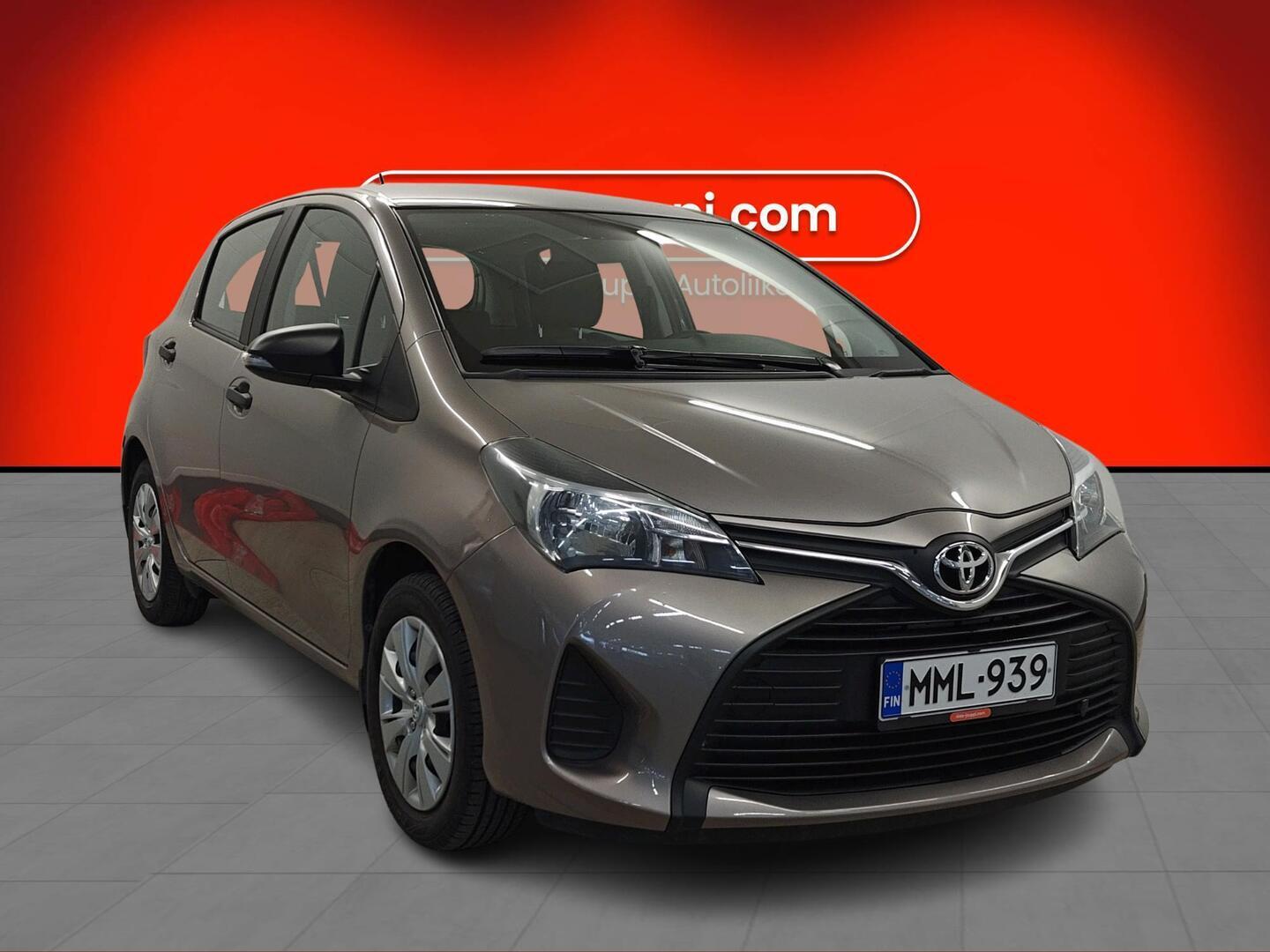 TOYOTA Yaris 2015