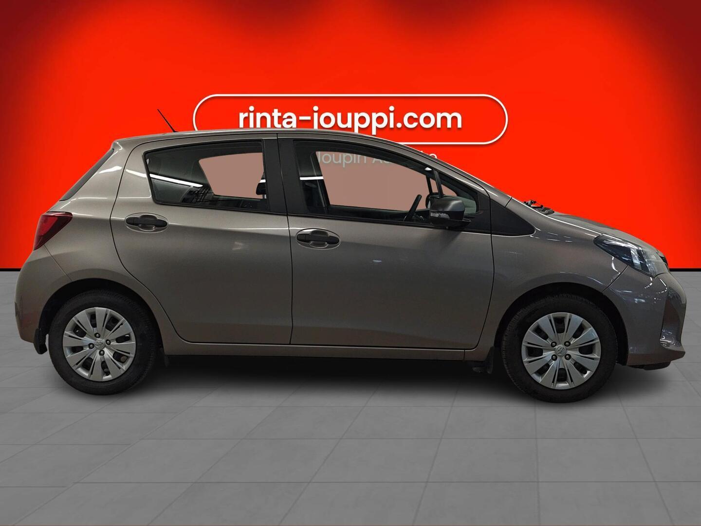 TOYOTA Yaris 2015