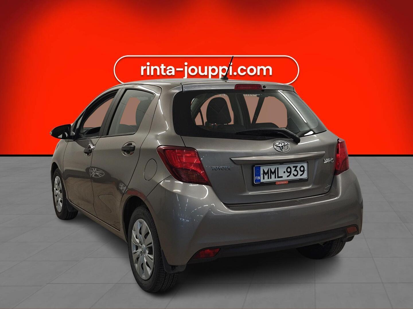 TOYOTA Yaris 2015