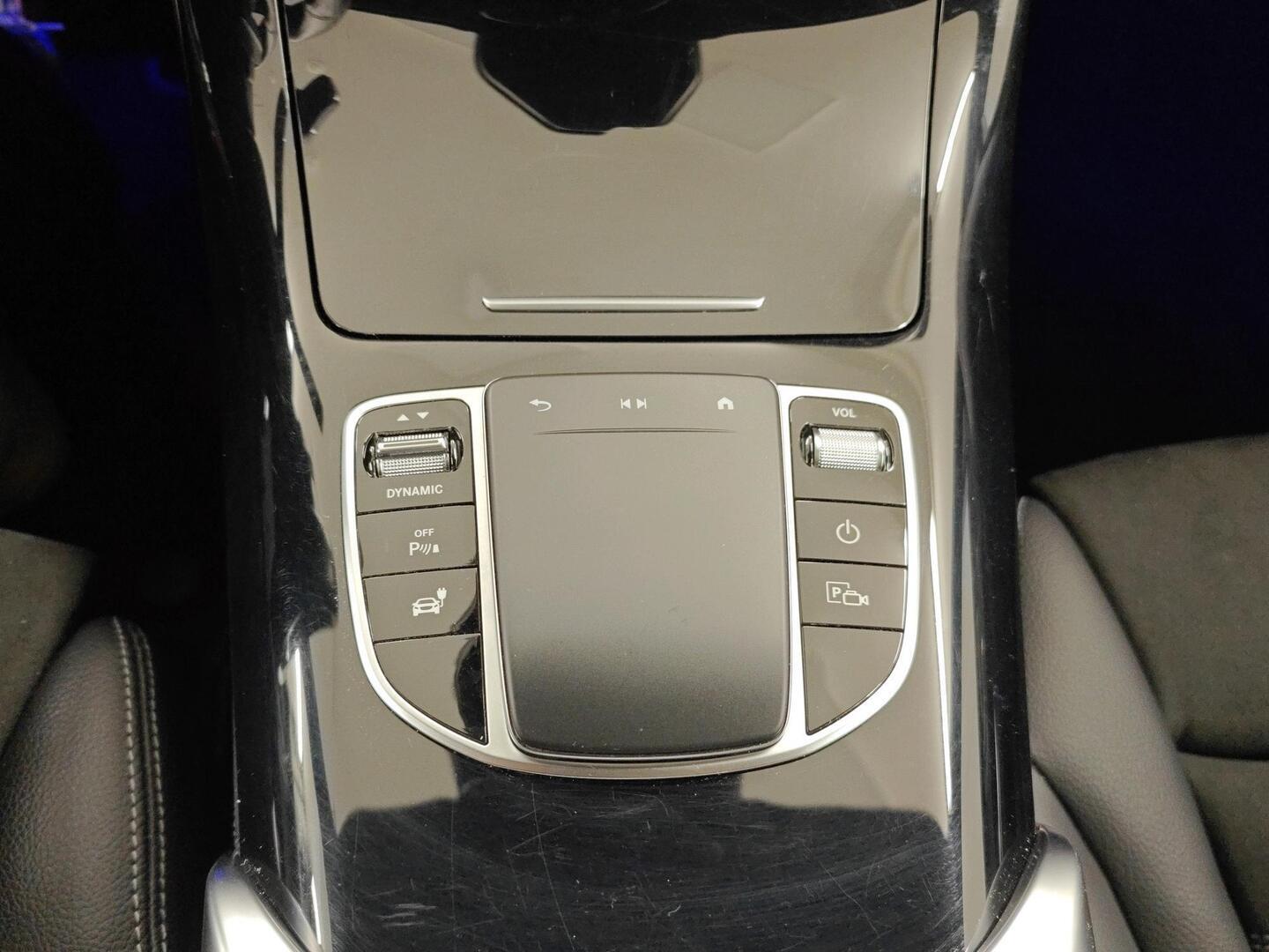 MERCEDES-BENZ EQC 2021