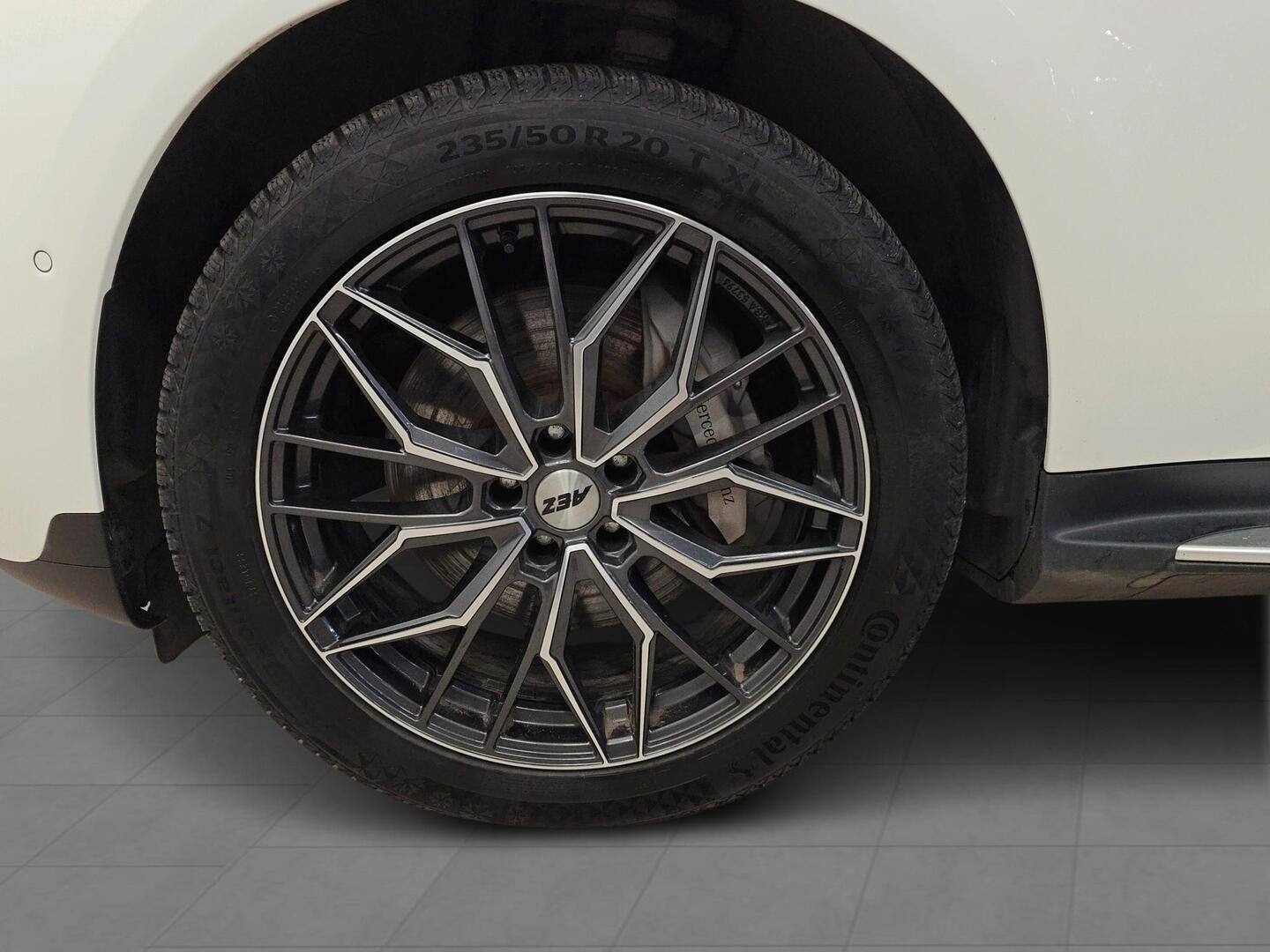 MERCEDES-BENZ EQC 2021