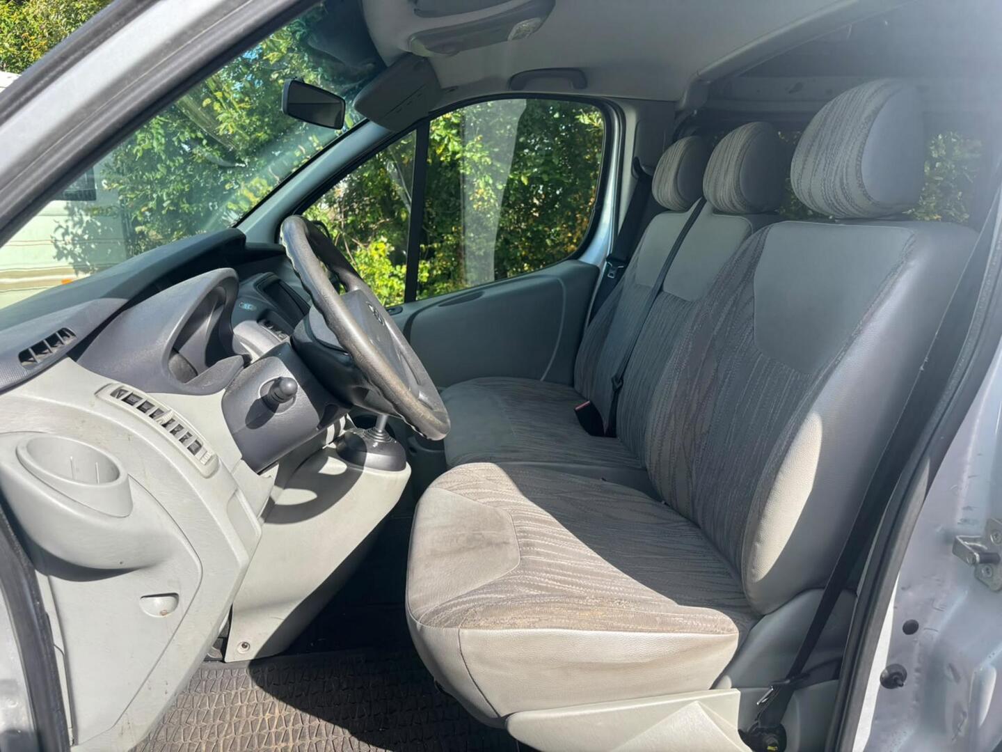 NISSAN Primastar 2010