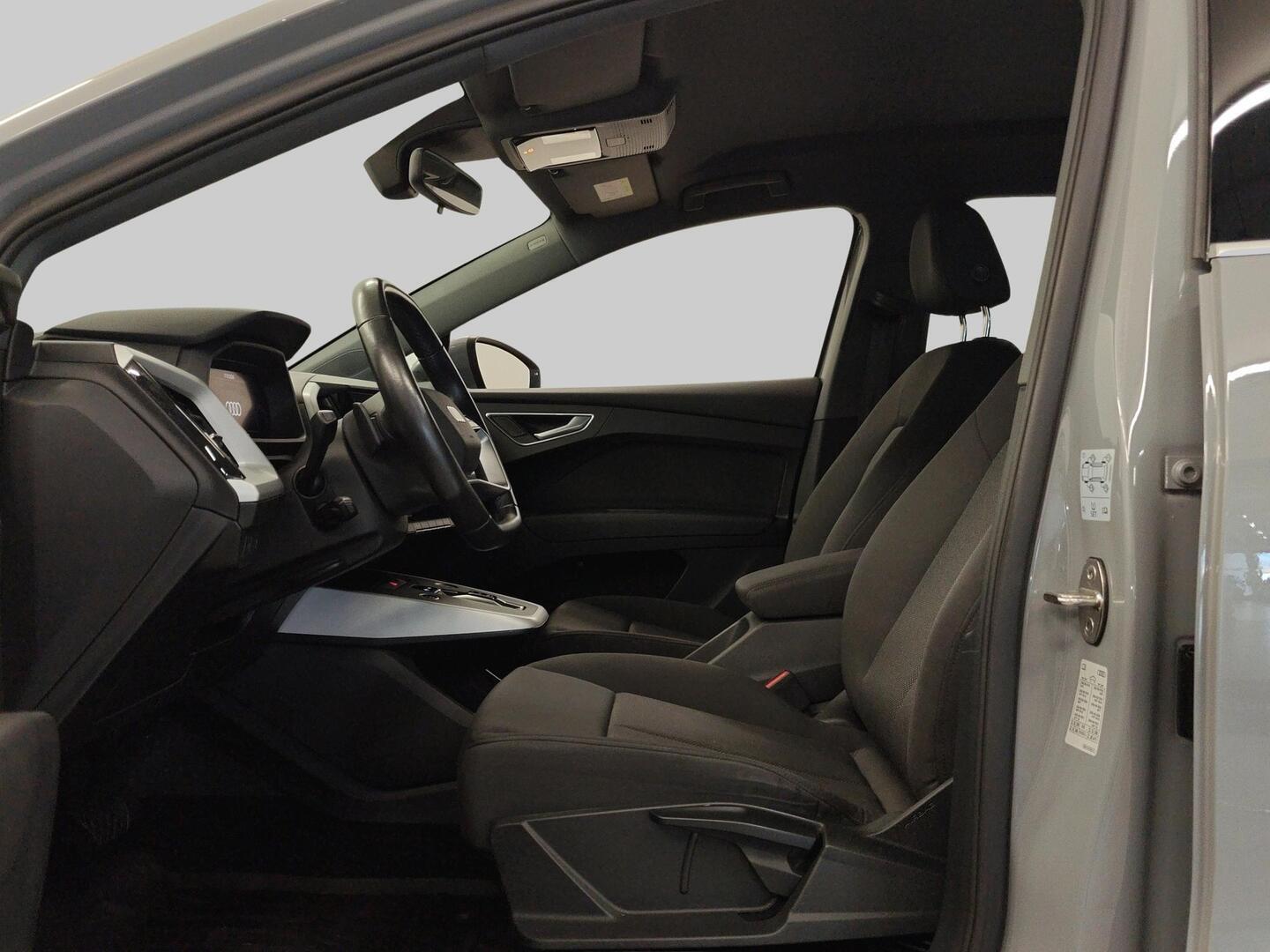 AUDI Q4 e-tron 2021