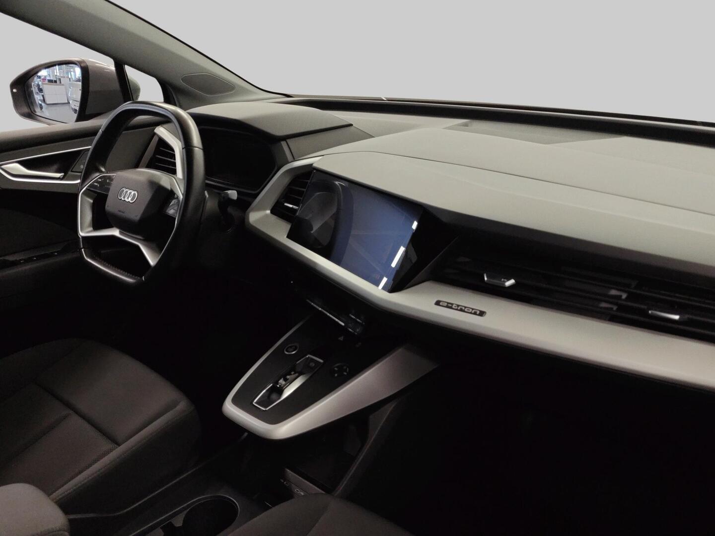 AUDI Q4 e-tron 2021