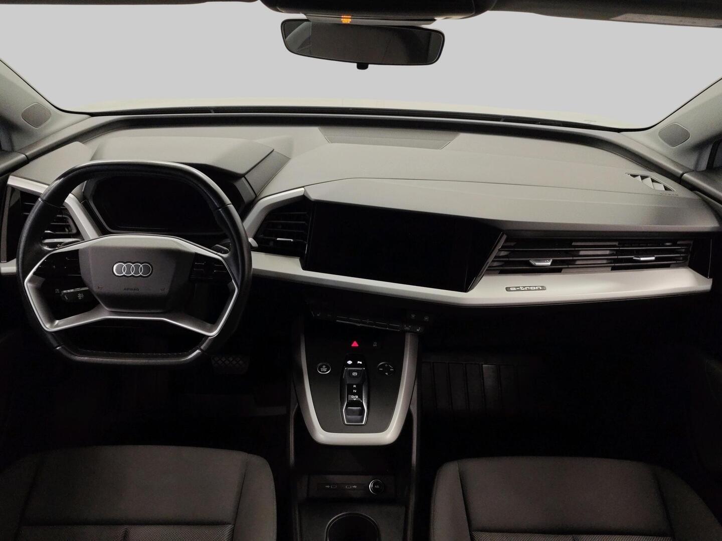 AUDI Q4 e-tron 2021