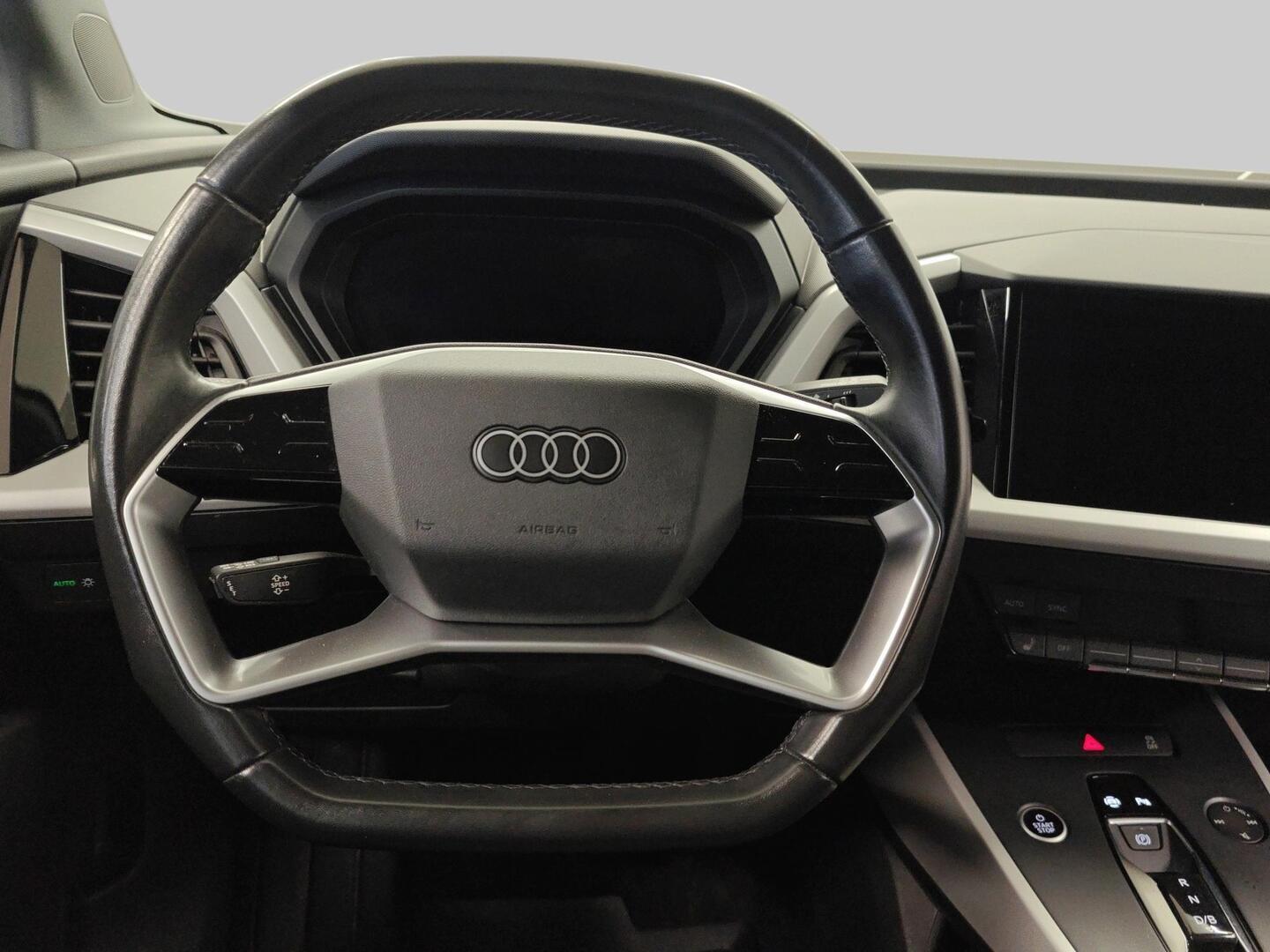AUDI Q4 e-tron 2021