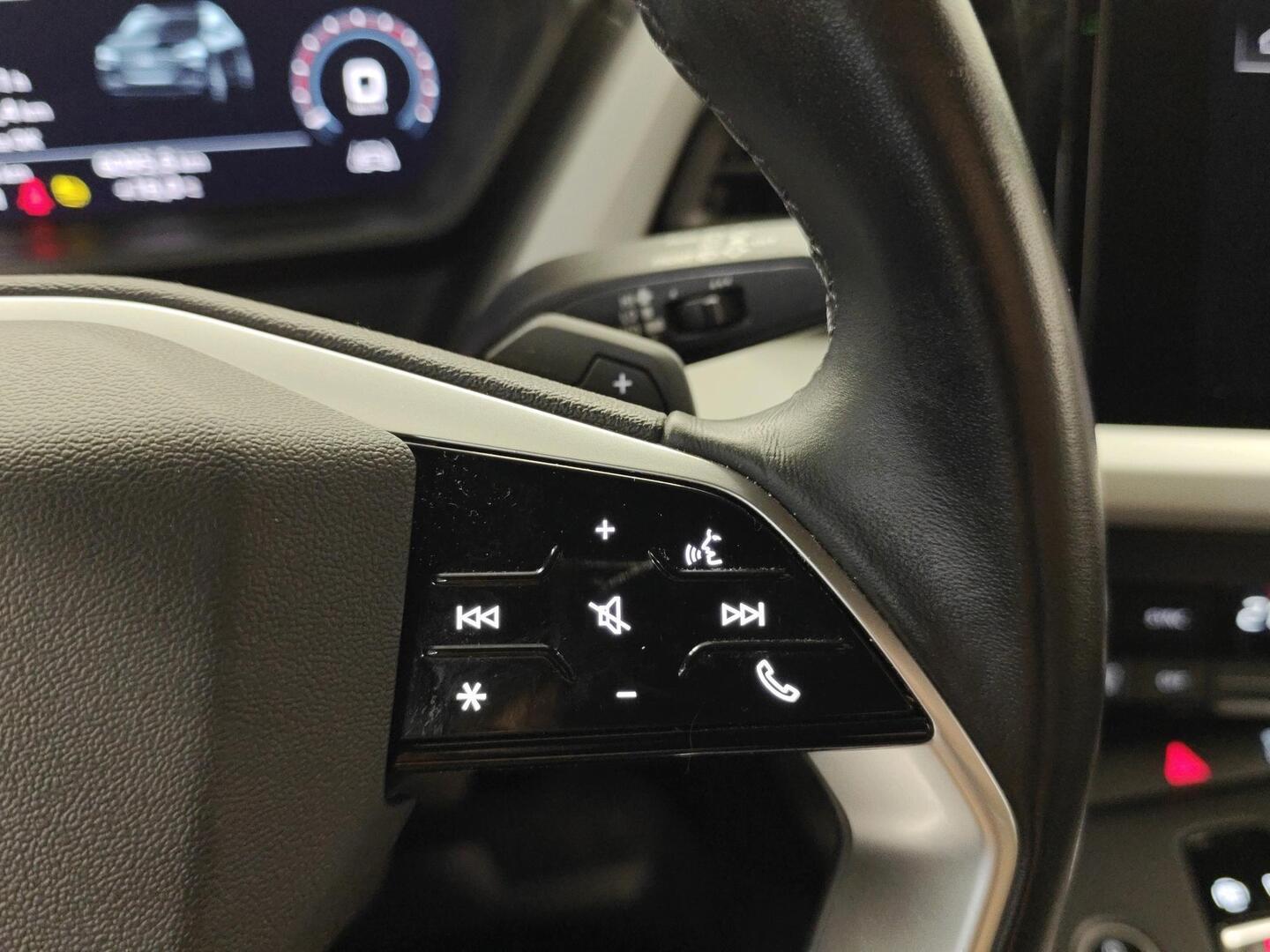 AUDI Q4 e-tron 2021