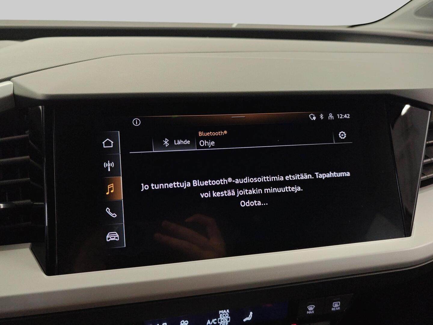 AUDI Q4 e-tron 2021