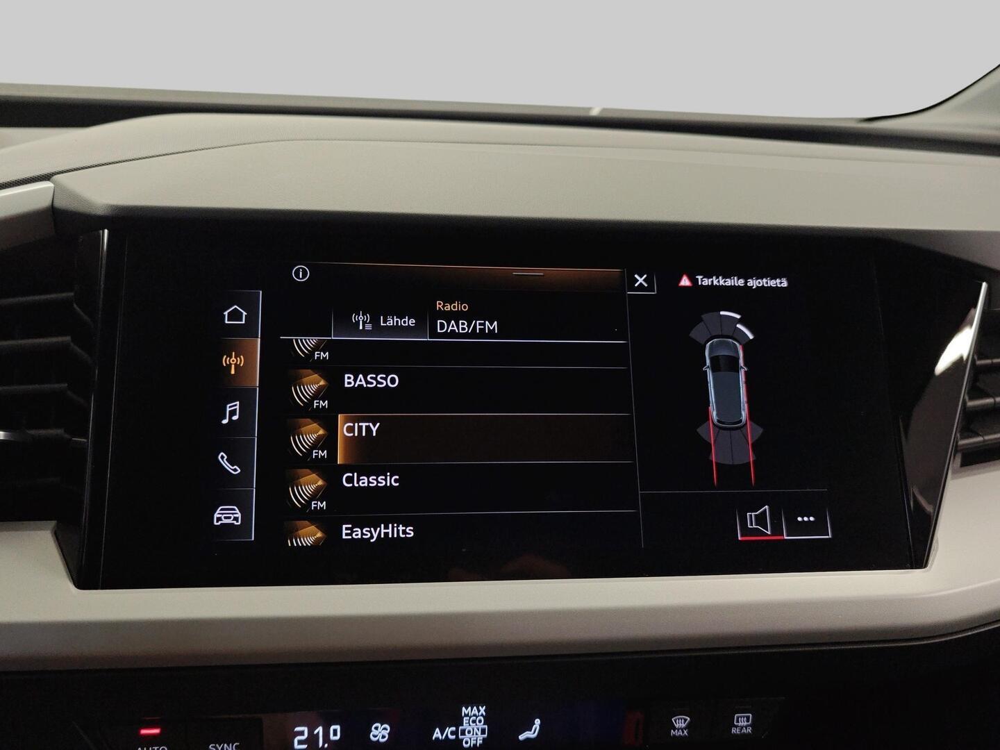 AUDI Q4 e-tron 2021