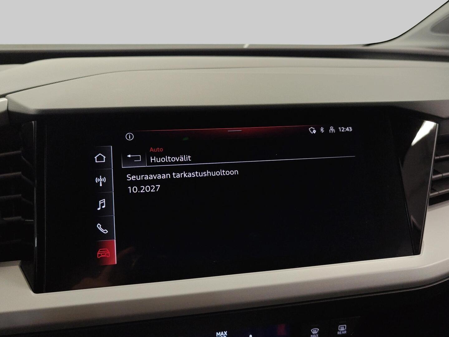 AUDI Q4 e-tron 2021