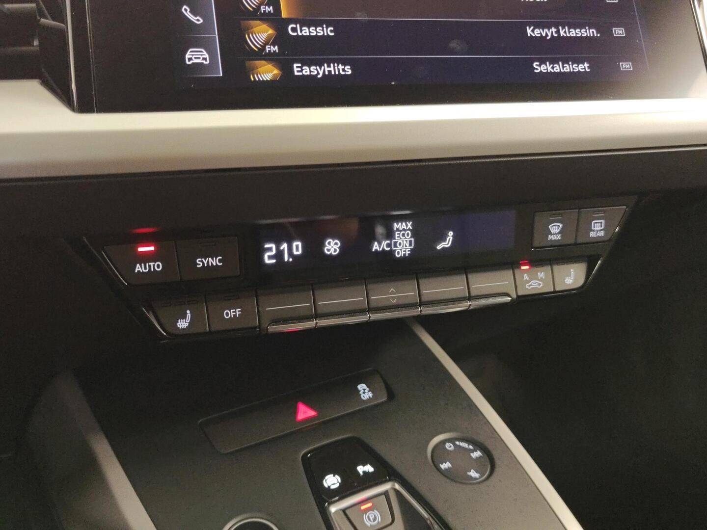 AUDI Q4 e-tron 2021
