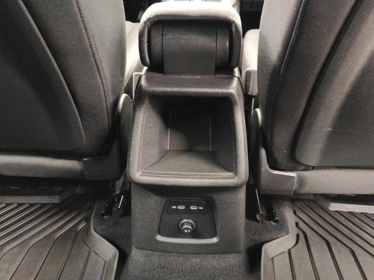 AUDI Q4 e-tron 2021