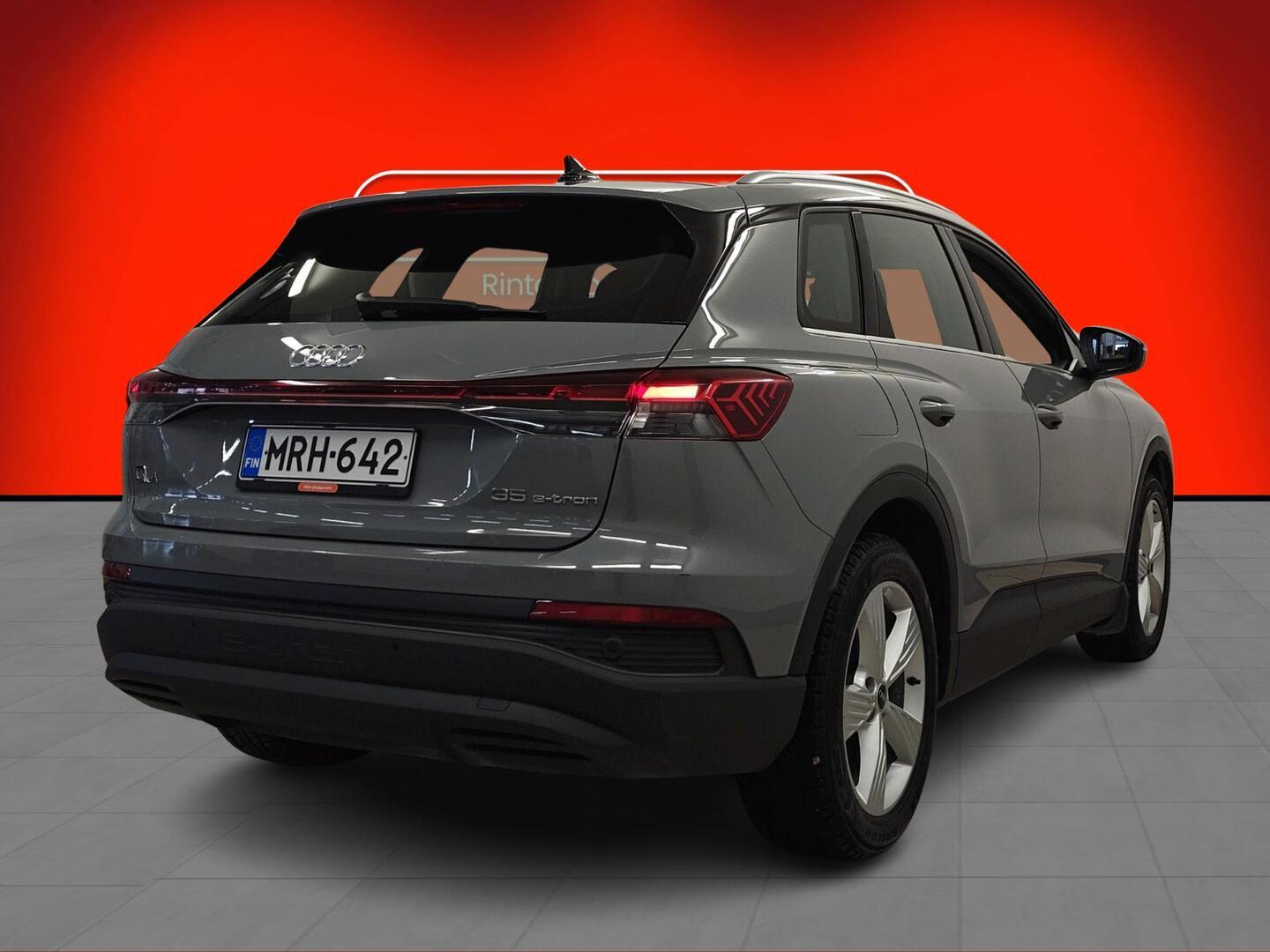 AUDI Q4 e-tron 2021