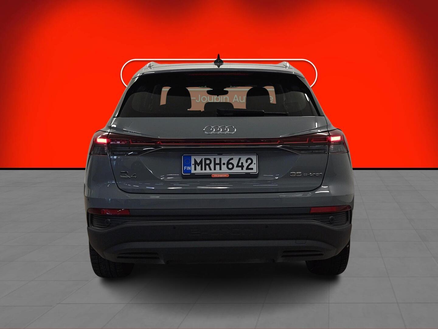 AUDI Q4 e-tron 2021