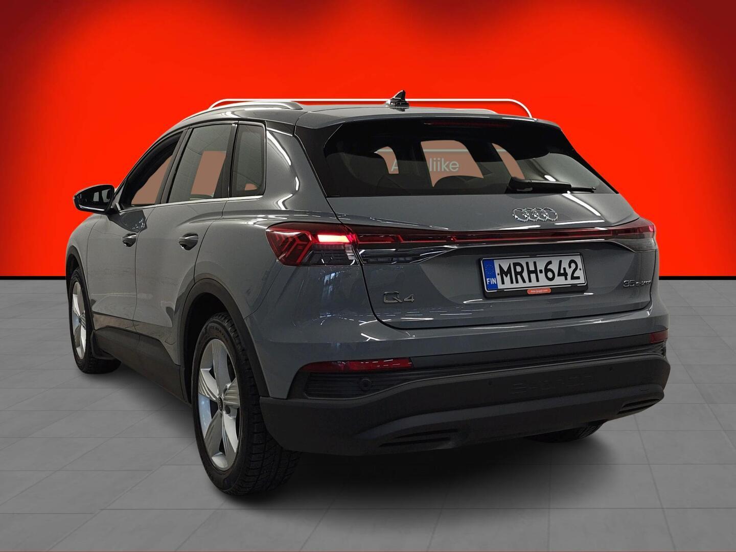 AUDI Q4 e-tron 2021