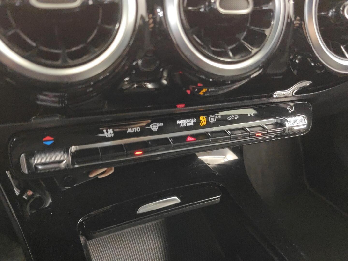 MERCEDES-BENZ A 2019