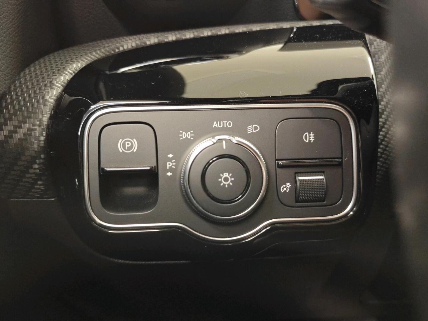 MERCEDES-BENZ A 2019