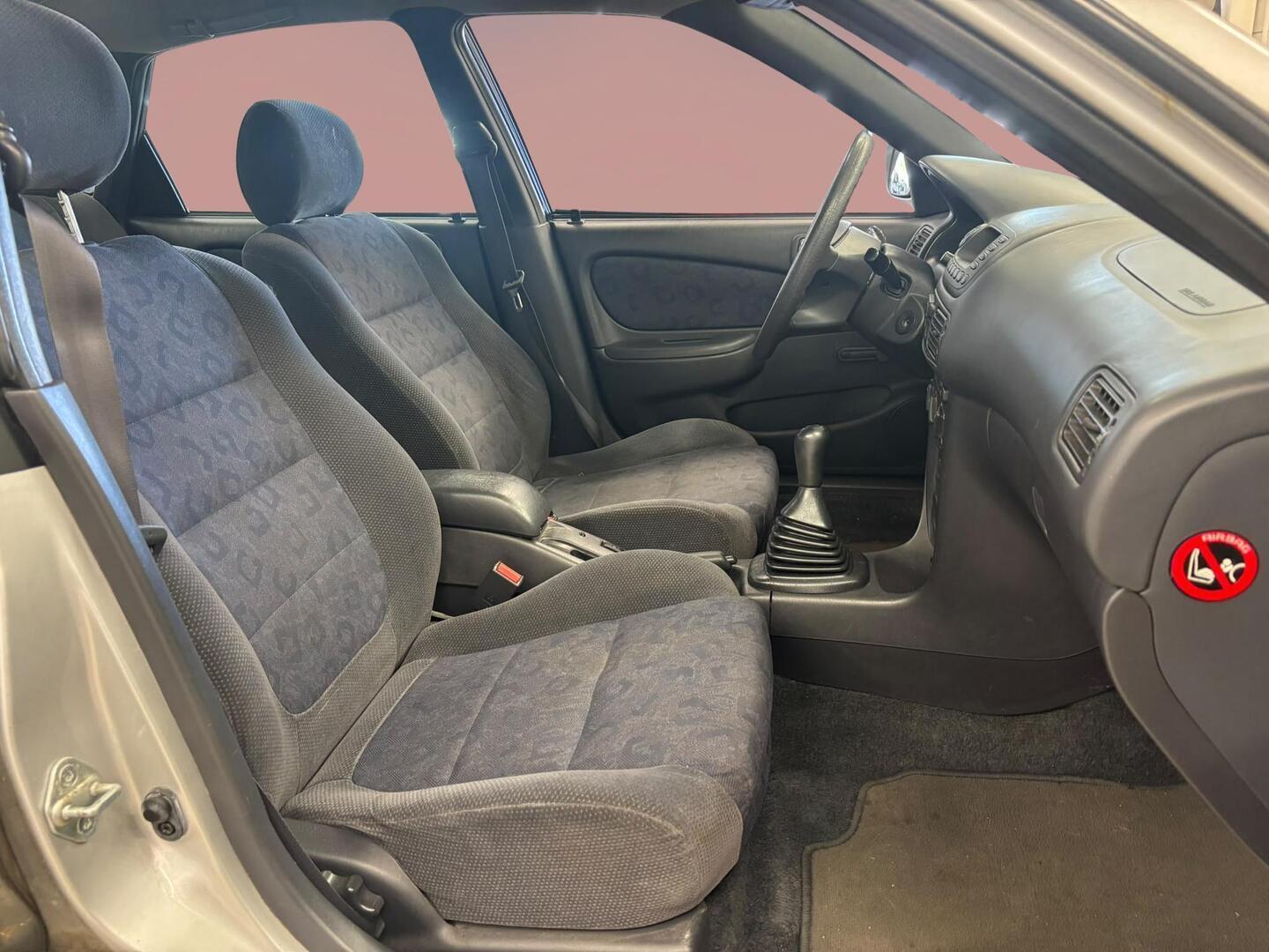 TOYOTA Corolla 2001