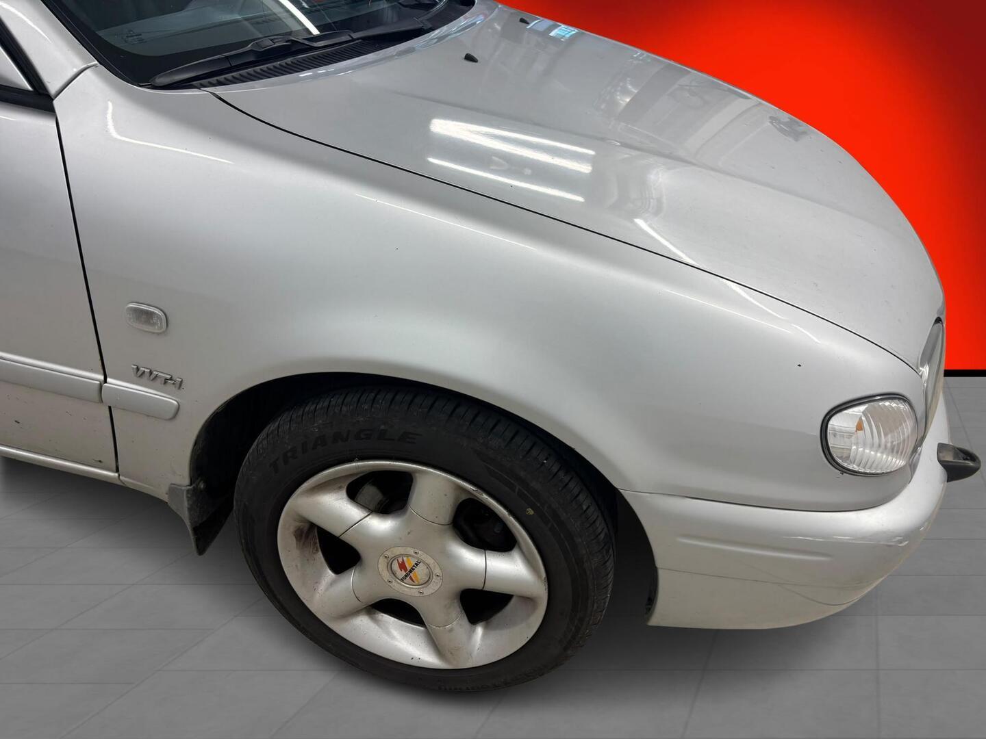TOYOTA Corolla 2001