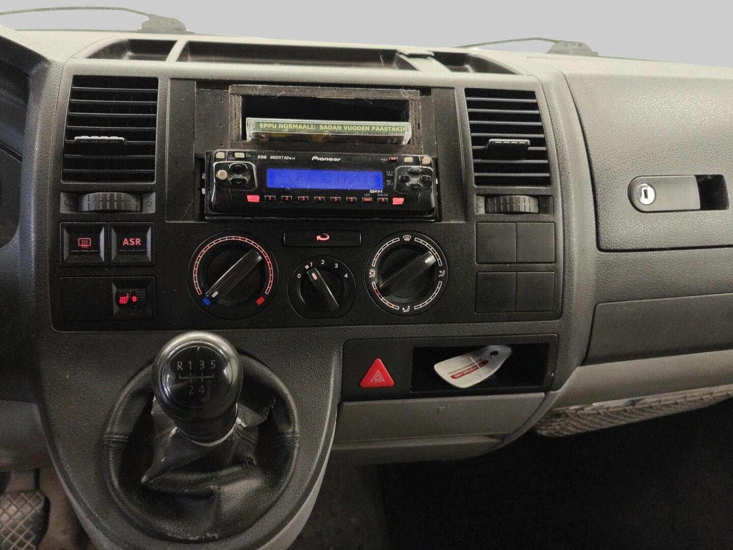 VOLKSWAGEN Transporter 2004