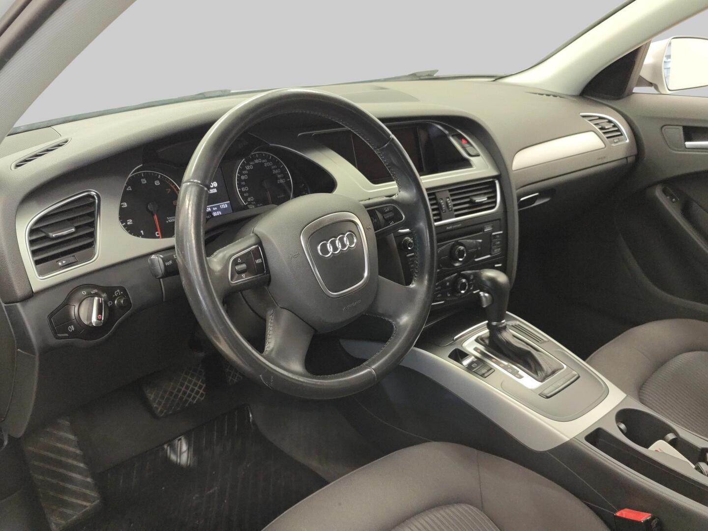 AUDI A4 2011