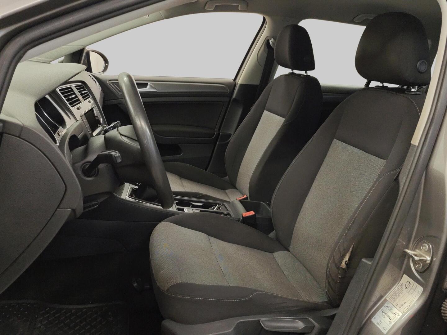 VOLKSWAGEN Golf 2015