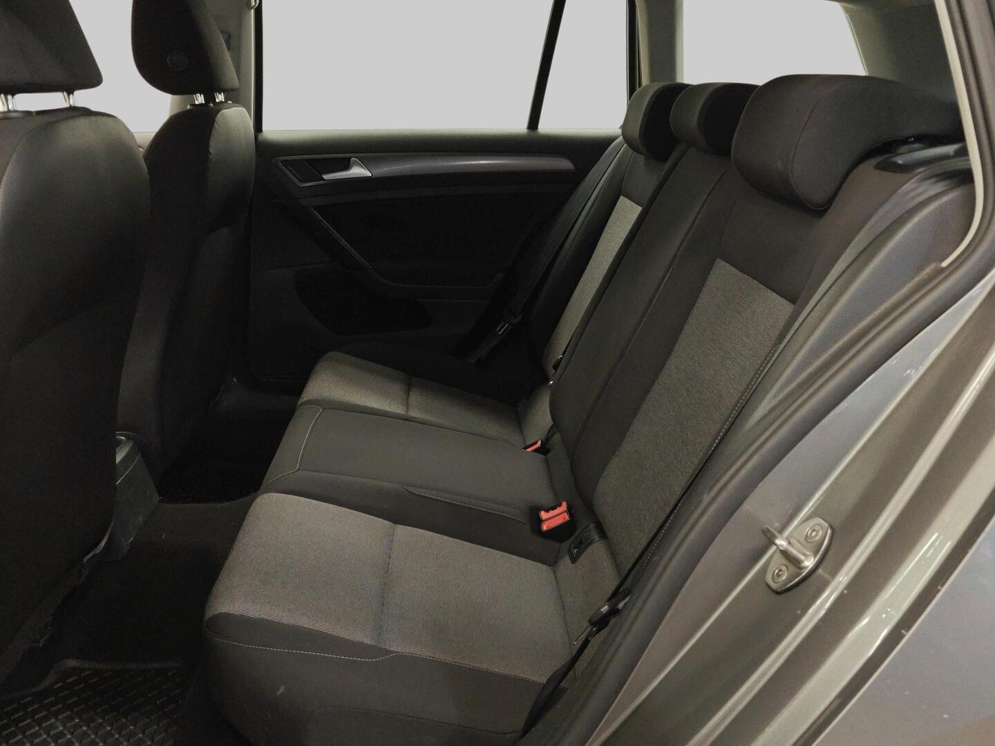 VOLKSWAGEN Golf 2015